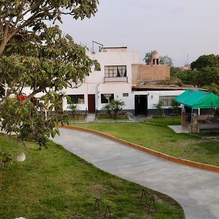 Los Naturales Huaral Esterno foto